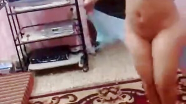 فاتنة سكس اجنبي رومانسي مطيع مع أصابع الجسم رائع زهرة على الطاولة